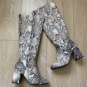 QUPID knee high boots sz 6